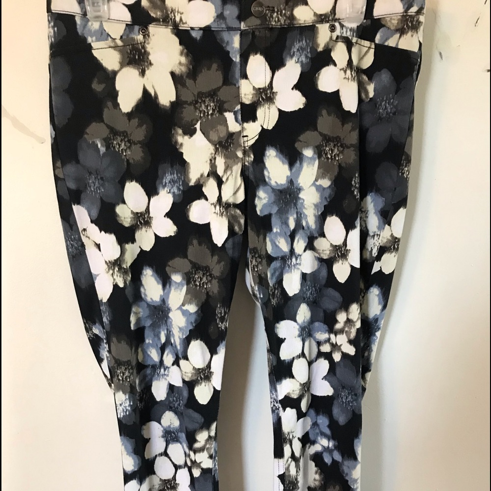 Ladies size Medium stretch flower print pants